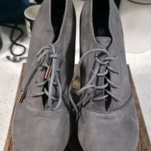 Chic Gray Lace-Up Women's Heeled Boots